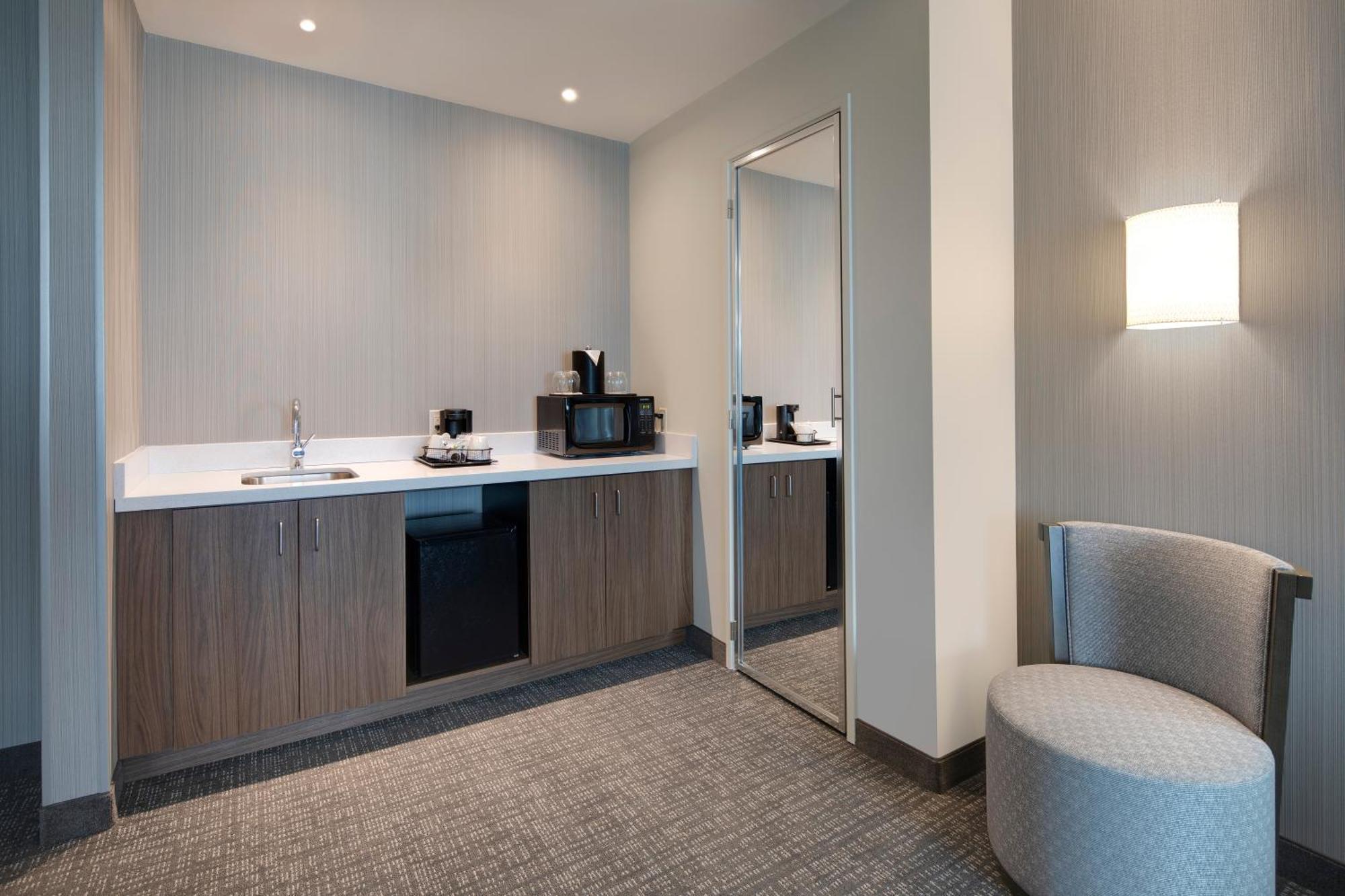 Courtyard By Marriott Atlanta Vinings/Galleria Смирна Экстерьер фото