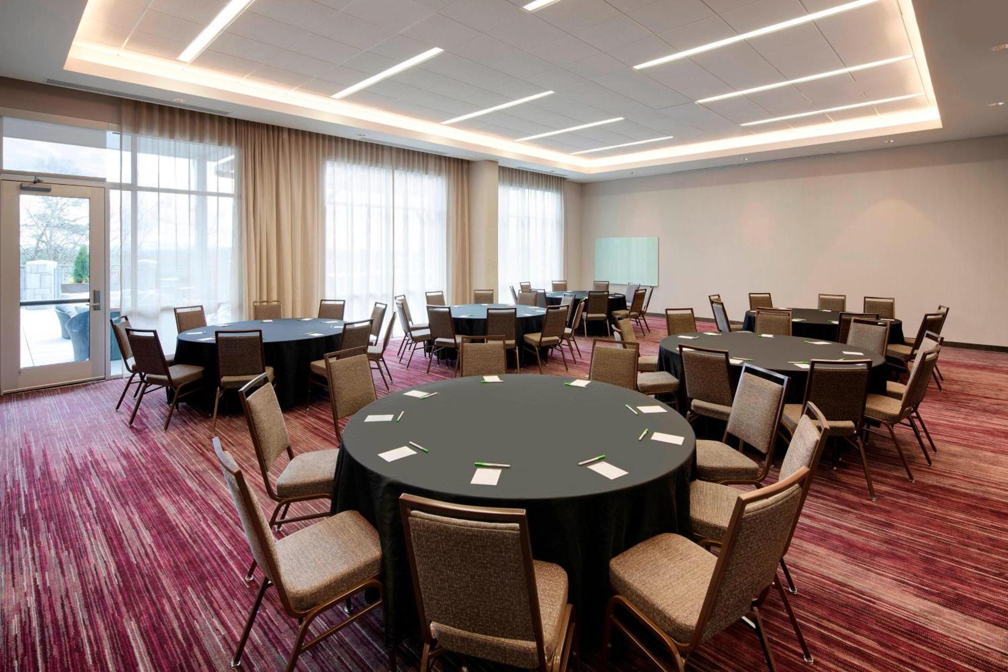 Courtyard By Marriott Atlanta Vinings/Galleria Смирна Экстерьер фото