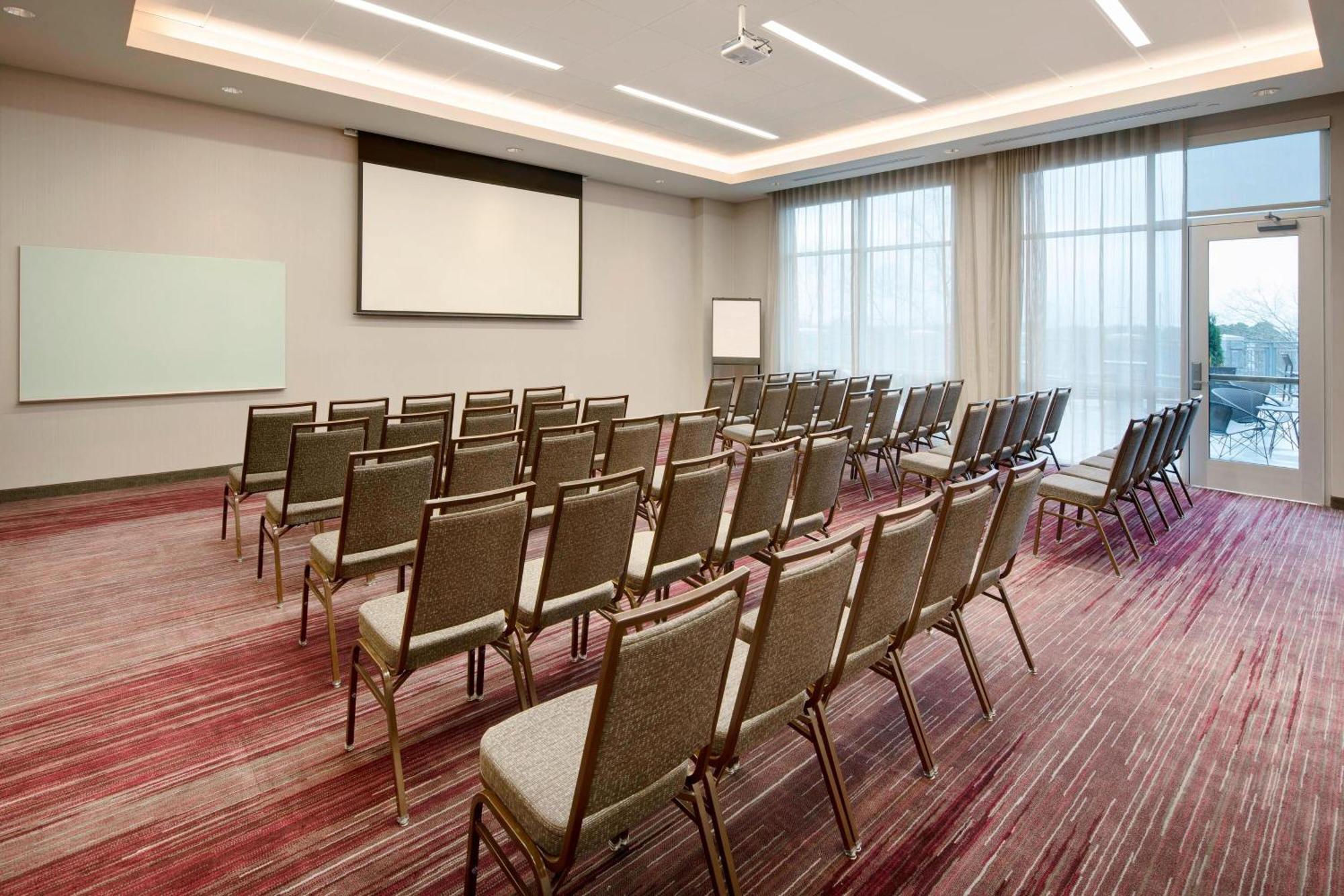 Courtyard By Marriott Atlanta Vinings/Galleria Смирна Экстерьер фото