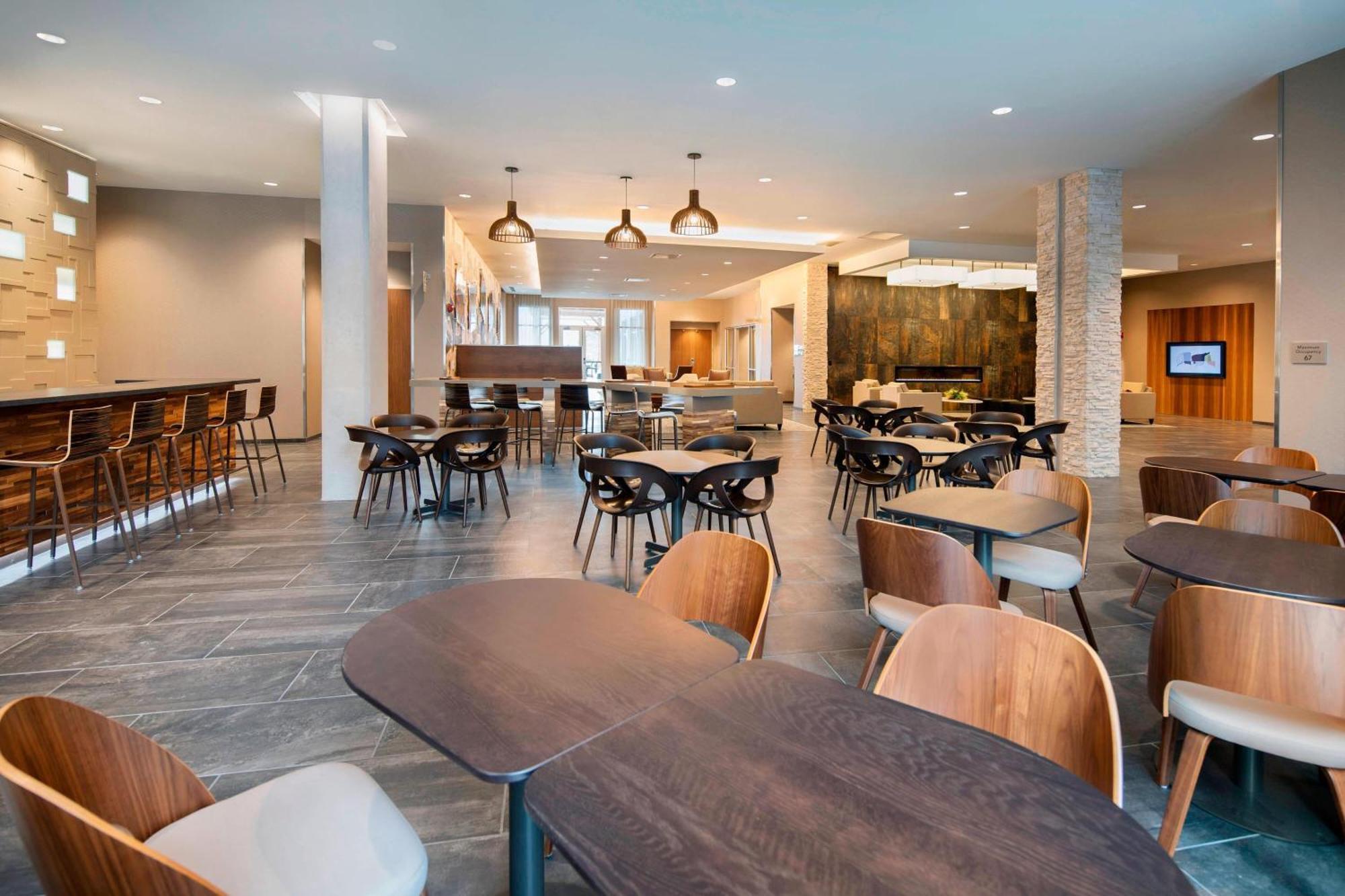 Courtyard By Marriott Atlanta Vinings/Galleria Смирна Экстерьер фото