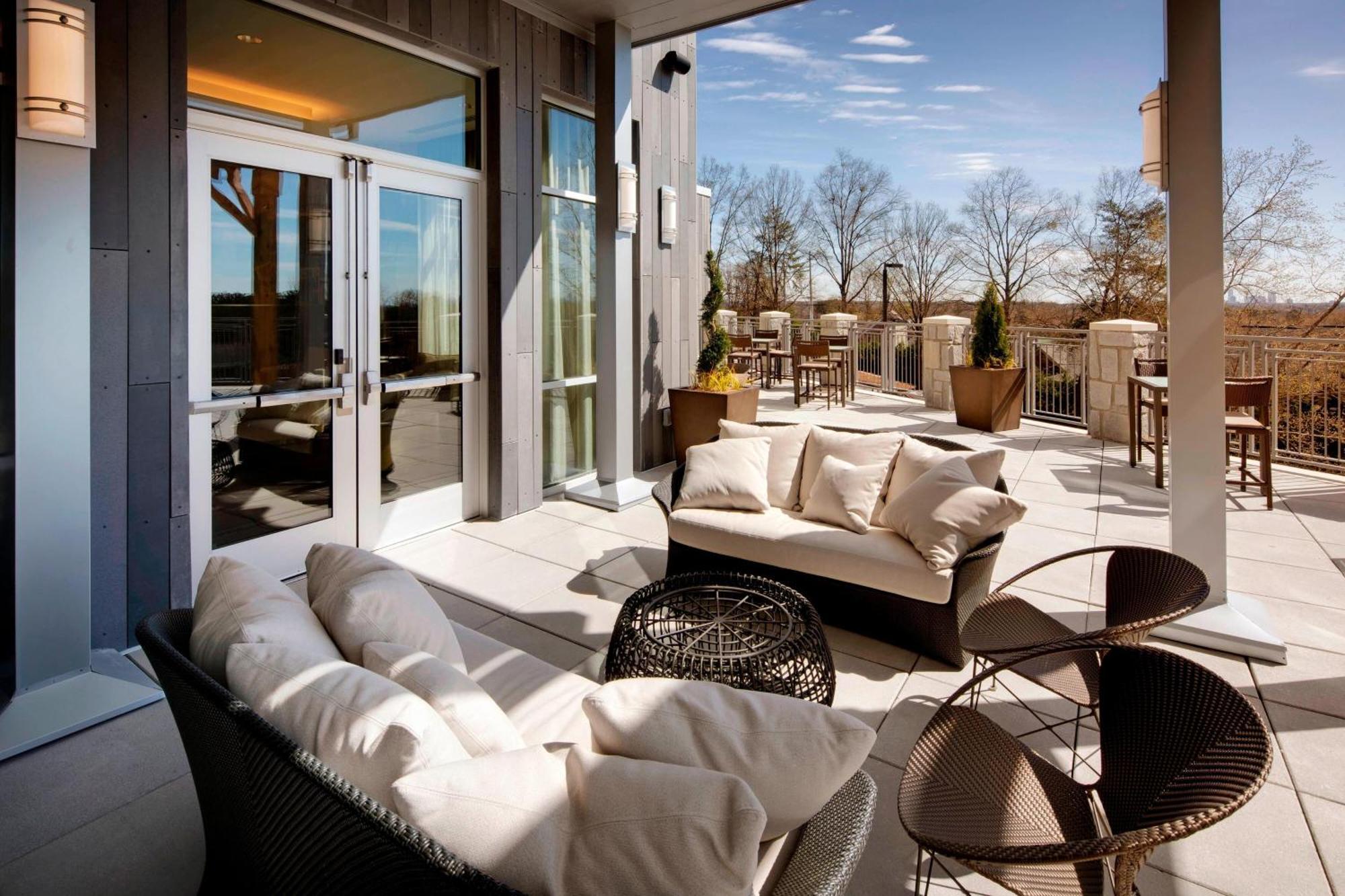 Courtyard By Marriott Atlanta Vinings/Galleria Смирна Экстерьер фото