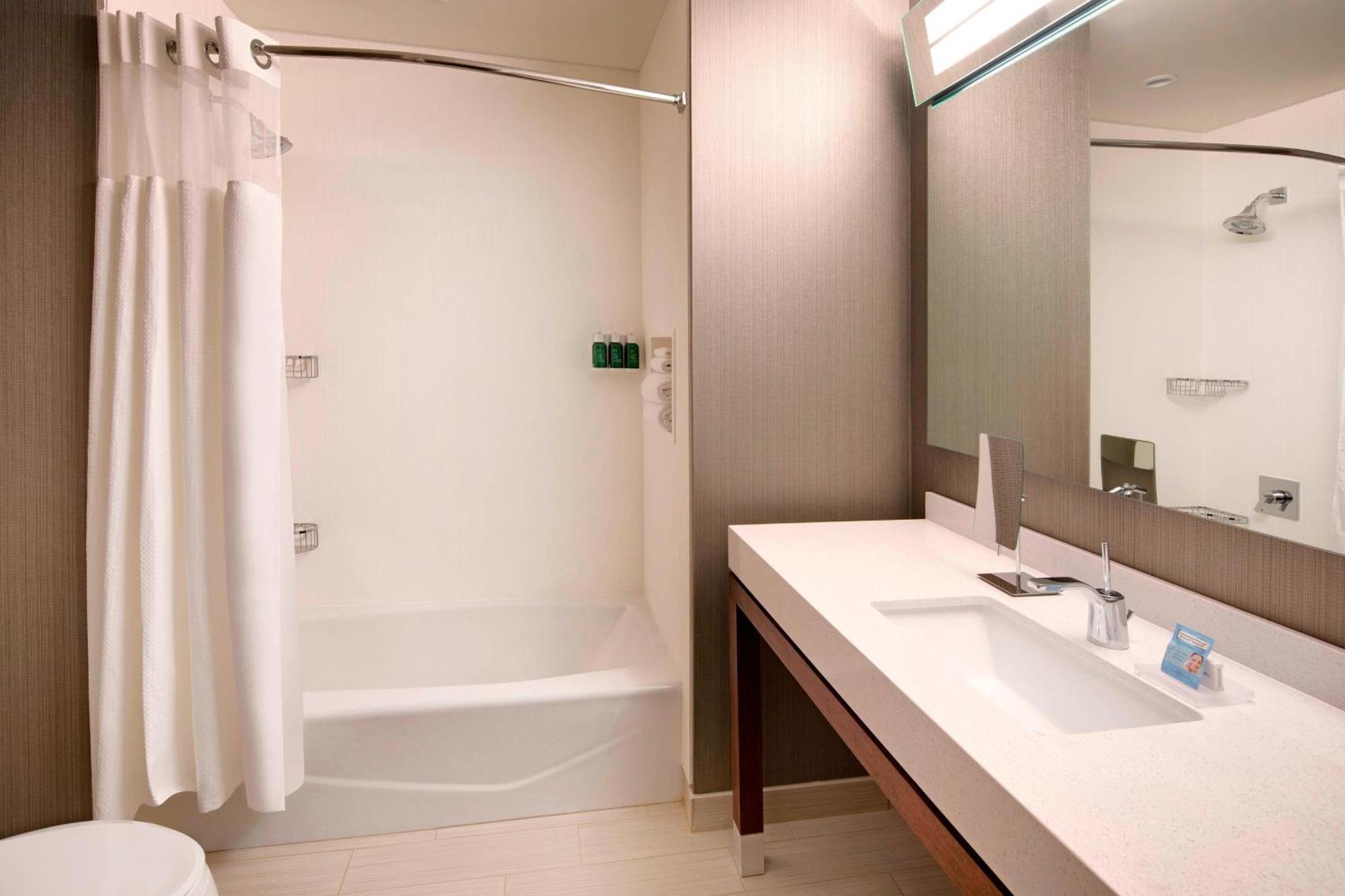 Courtyard By Marriott Atlanta Vinings/Galleria Смирна Экстерьер фото