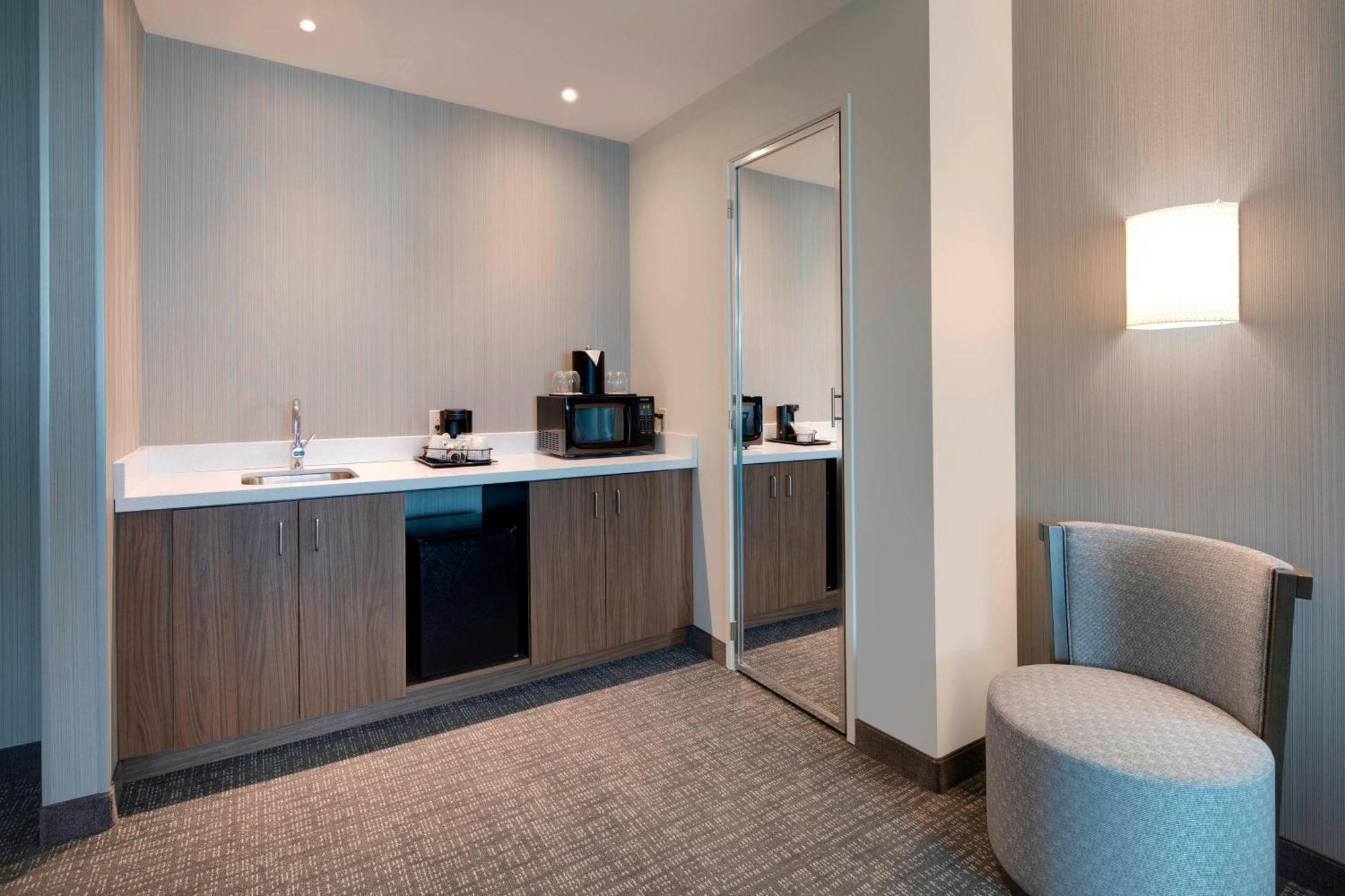 Courtyard By Marriott Atlanta Vinings/Galleria Смирна Экстерьер фото